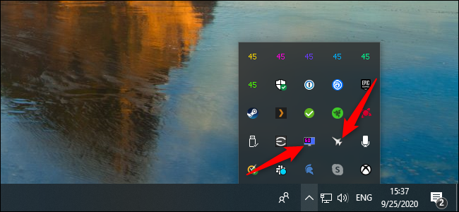 Los iconos de Afterburner y RivaTuner Statistics Server en la bandeja del sistema en Windows 10.