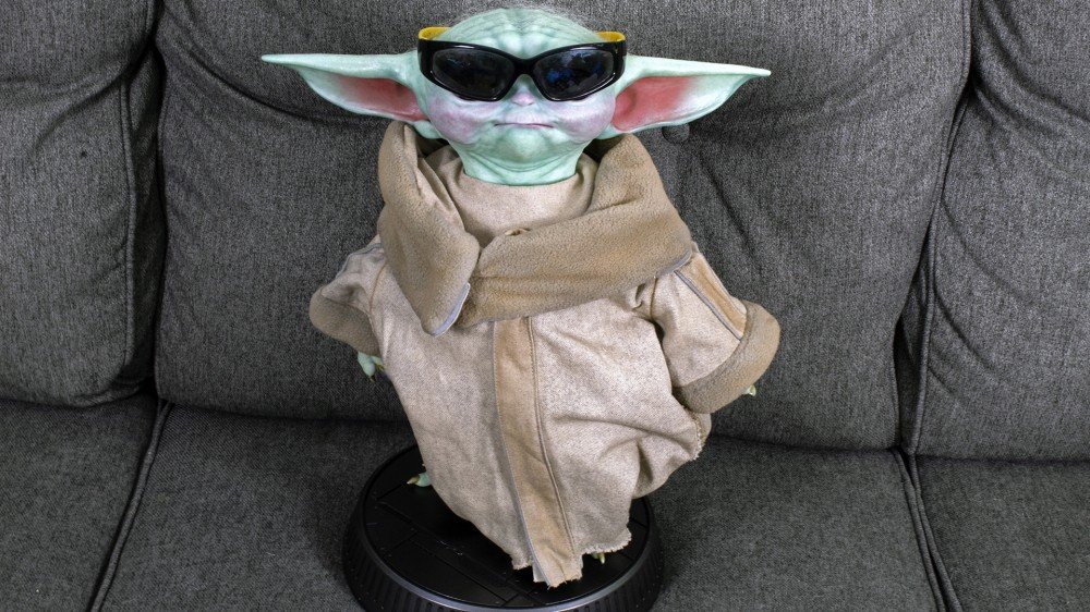 Baby Yoda con gafas de sol