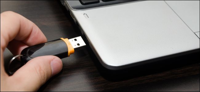 Conectar una unidad USB a una computadora portátil