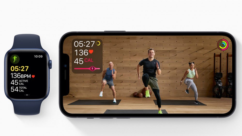 Video de Apple Fitness + con Apple Watch a su lado con entrenamiento activo