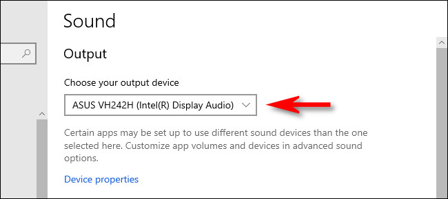 En la configuración de sonido de Windows 10, seleccione un dispositivo de salida en el menú desplegable.