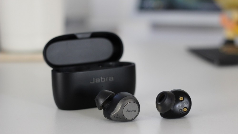 Una foto de los auriculares inalámbricos Jabra Elite 85t.