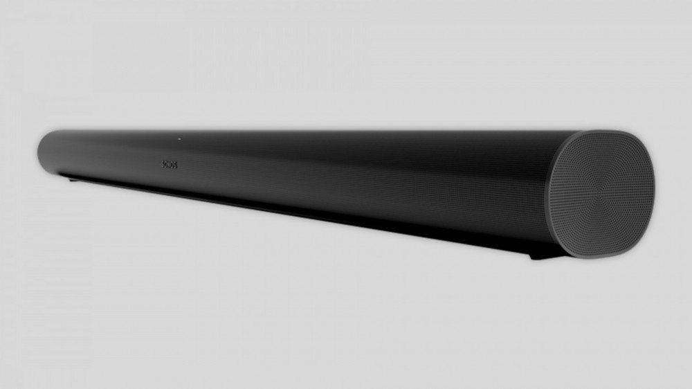 Un Sonos Arc de color gris oscuro sobre un fondo vacío.