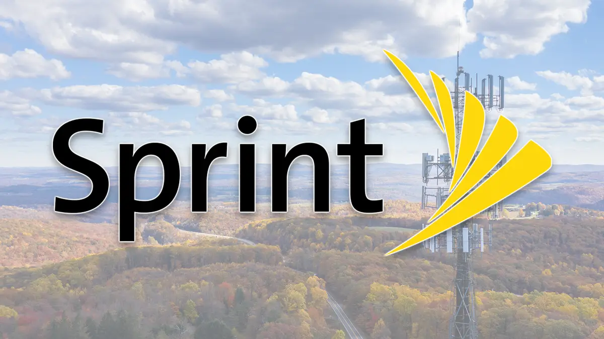 El logotipo de Sprint sobre un prado abierto y una torre celular.
