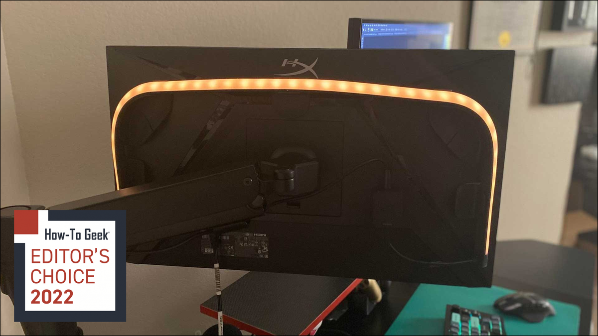 Philips Hue Play Gradient Lightstrip para PC que muestra una luz naranja fría.